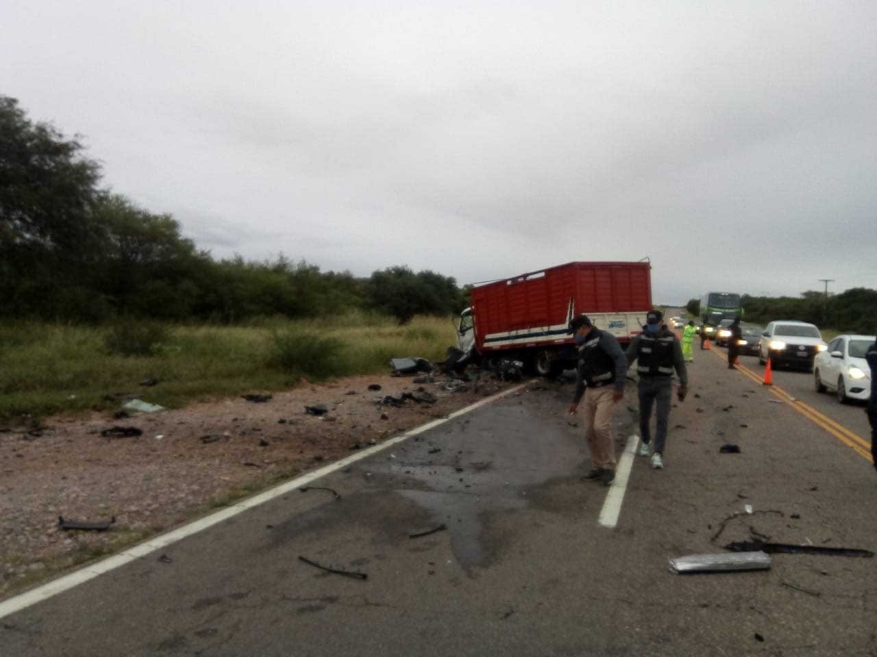 Sobre Ruta Nacional 34, el choque entre un camión y un auto deja una ...