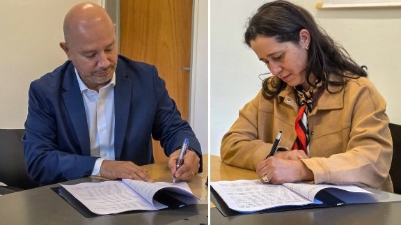 Firma de contrato de servicios sanitarios