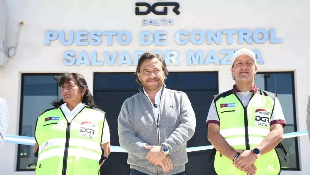 Gobernador Gustavo Sáenz en la inauguración