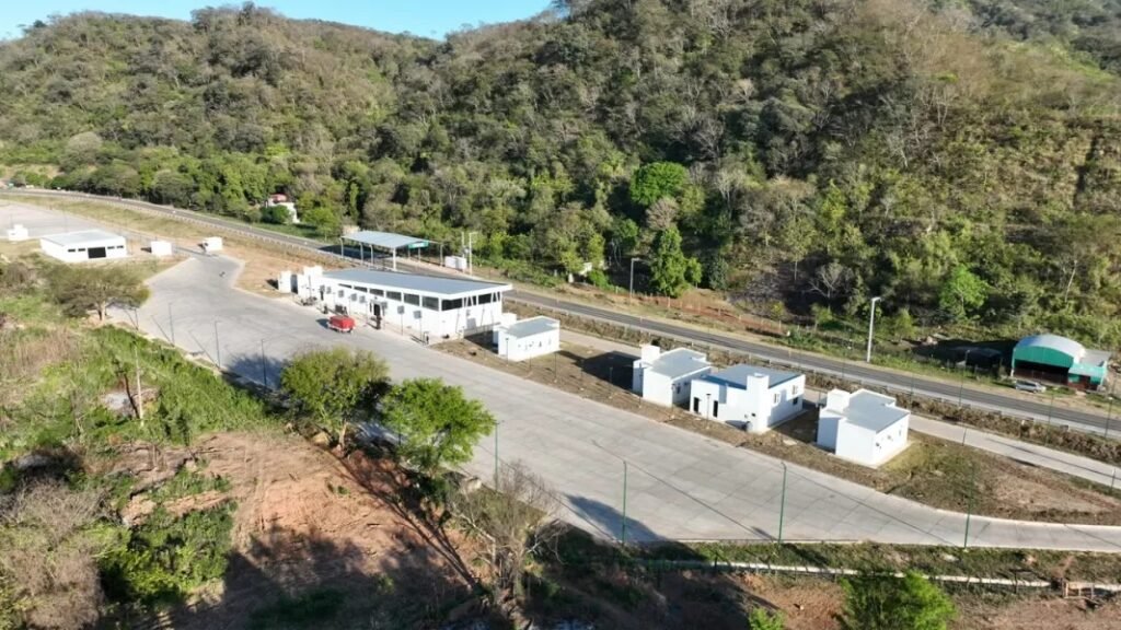 Vista aérea del Puesto de Control Integrado Salvador Mazza